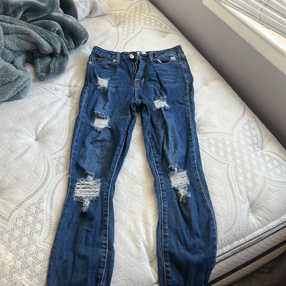 Forever 21 ripped blue jeans